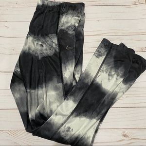 Nike Pro Fleece Lined Leggings. Medium